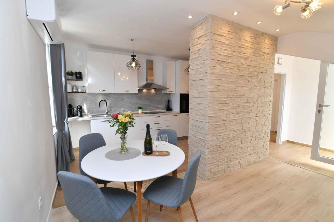 Apartman Leona Laurana Esterno foto