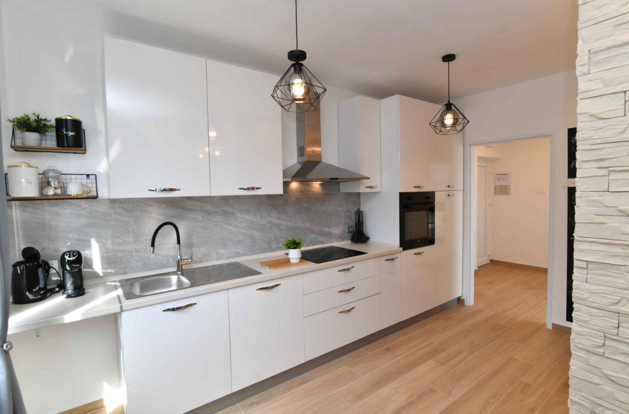 Apartman Leona Laurana Esterno foto