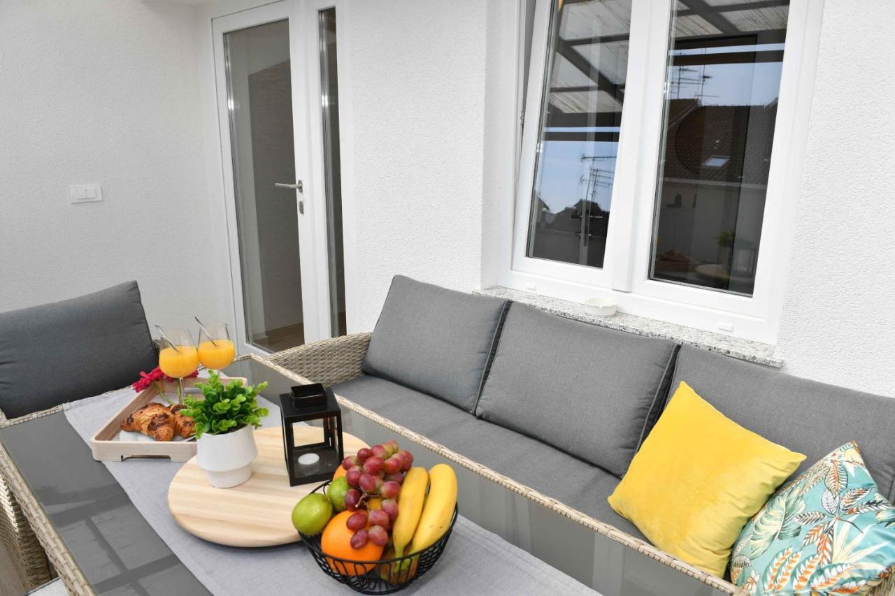 Apartman Leona Laurana Esterno foto