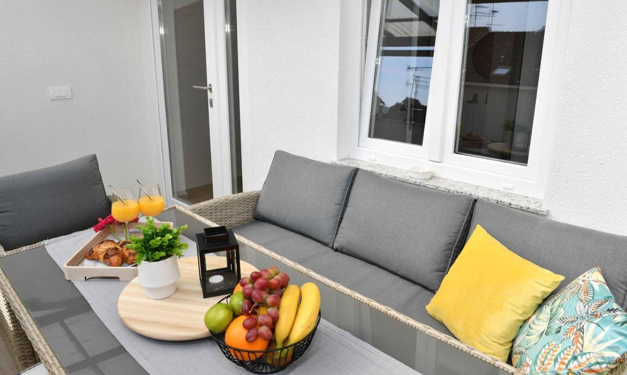Apartman Leona Laurana Esterno foto